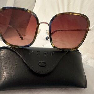 DIFF Women's Tortoise Sunglasses